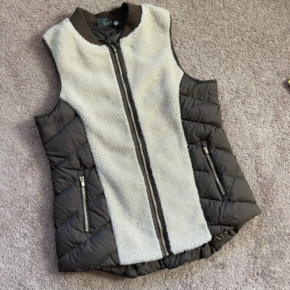 Athleta Olive Green Goose Down Tundra Sherpa Puffer Vest Quilted Women's Large - Picture 3 of 10